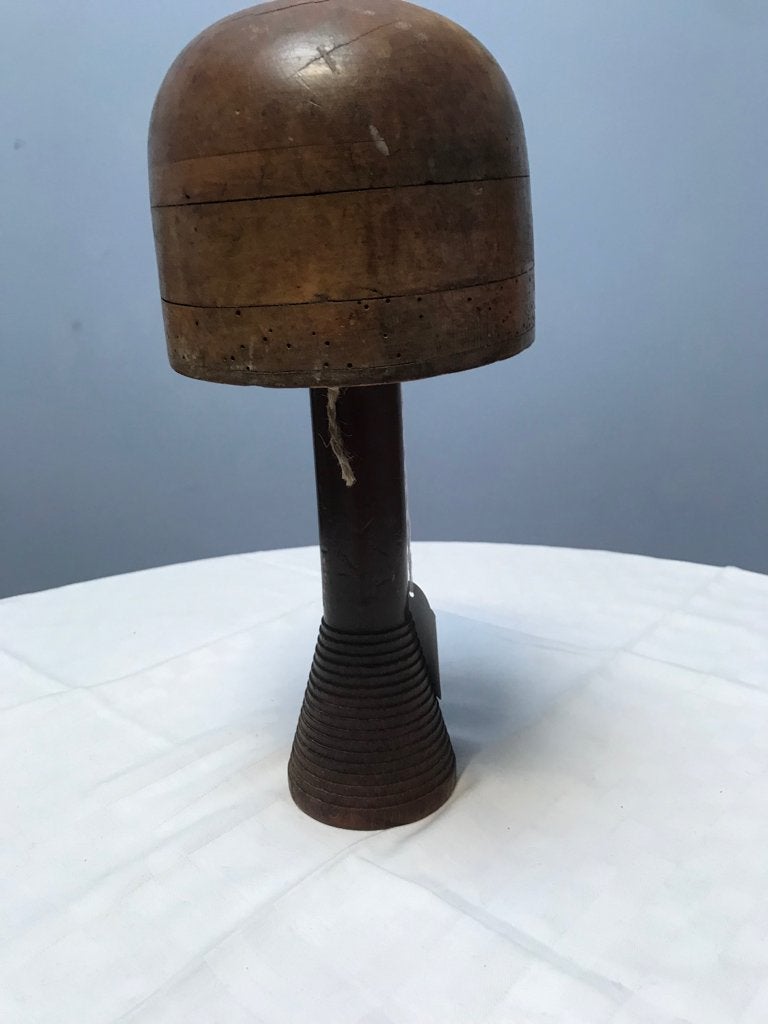 Antieke hoedenmal op houten standaard., Antiek en Kunst, Ophalen of Verzenden