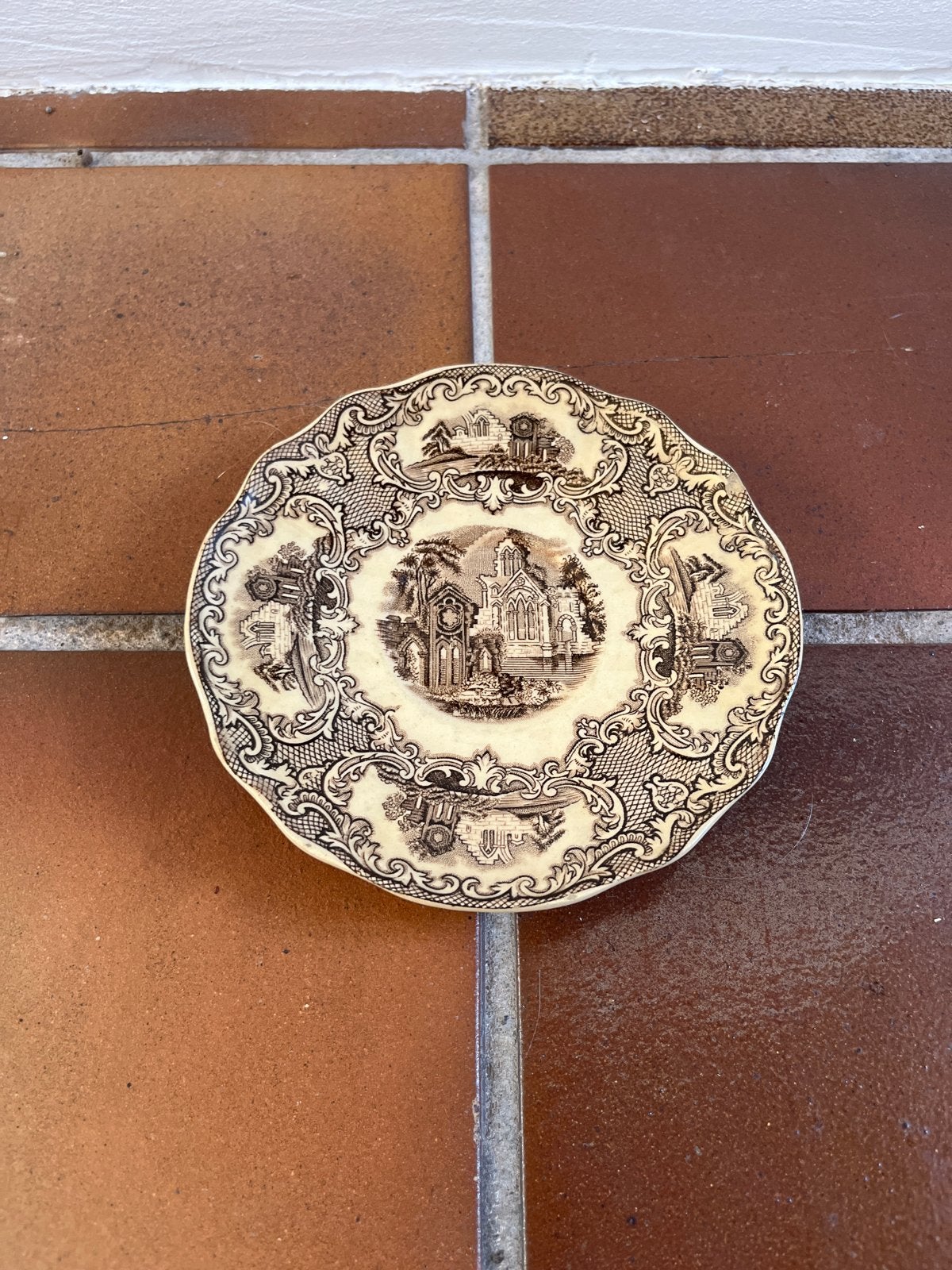 Antieke Abbey Schotel Bruin - Société Céramique, Ophalen