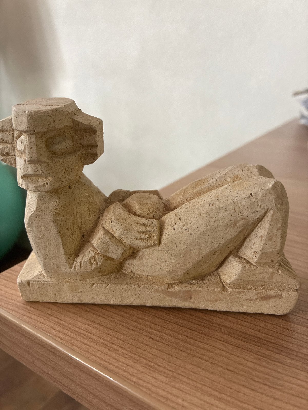 Unieke zandstenen sculptuur, liggende figuur, Antiek en Kunst, Overige onderwerpen, Minder dan 20 cm, Ophalen of Verzenden, Handgemaakt