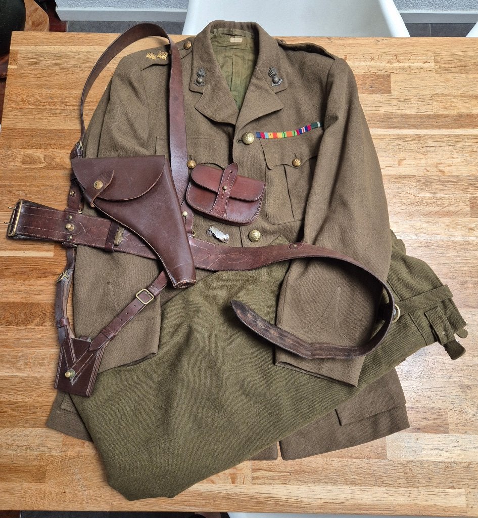 Wo2 Royal Artillery dress uniform, Verzamelen, Militaria | Tweede Wereldoorlog, Ophalen of Verzenden, Engeland, Kleding of Schoenen
