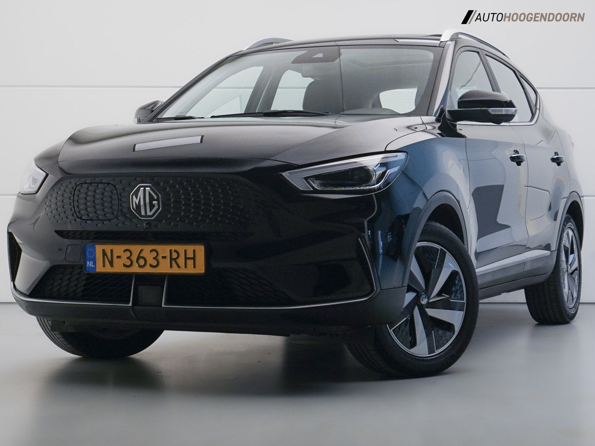MG ZS EV Long Range Luxury Sport 70 kWh (APPLE CARPLAY,PANOR, Auto's, Gebruikt, 1595 kg, ZS, Zwart