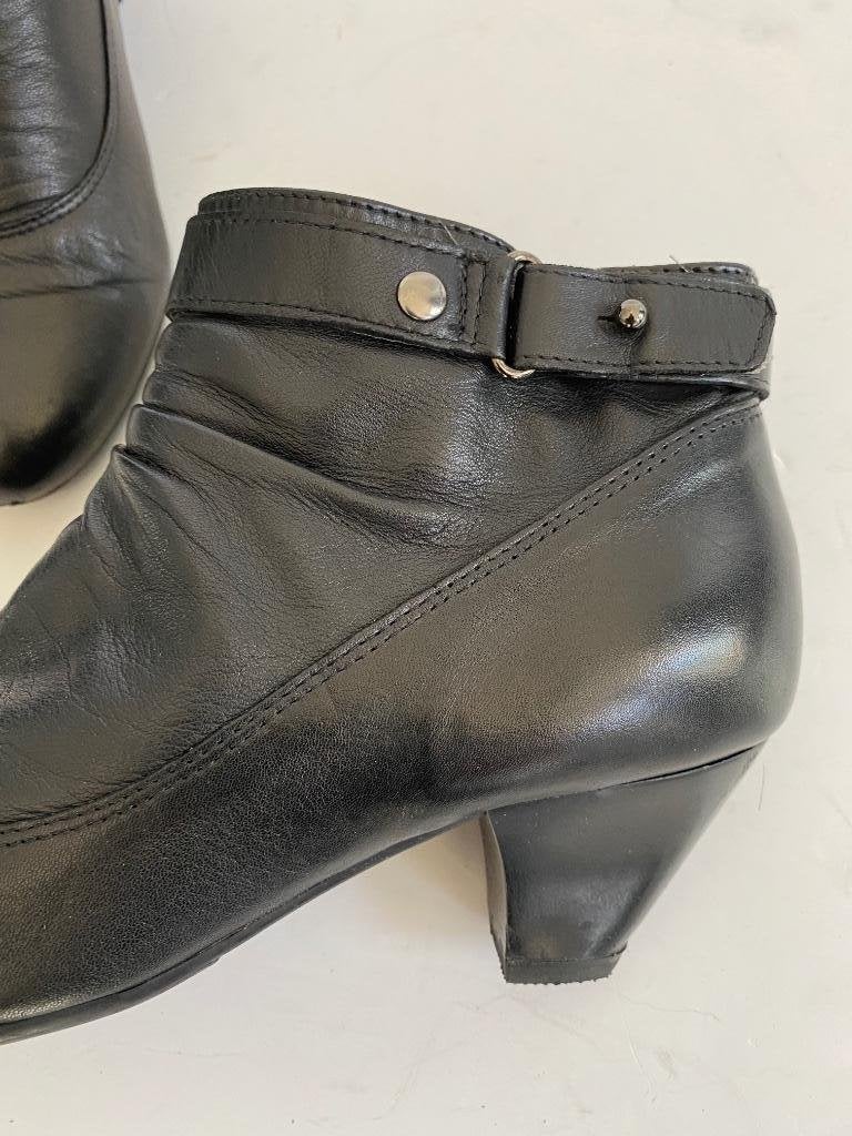 E730 Carmens maat 38 lage leren laarzen hak schoenen zwart, Zwart, Ophalen of Verzenden, Zo goed als nieuw, Carmens