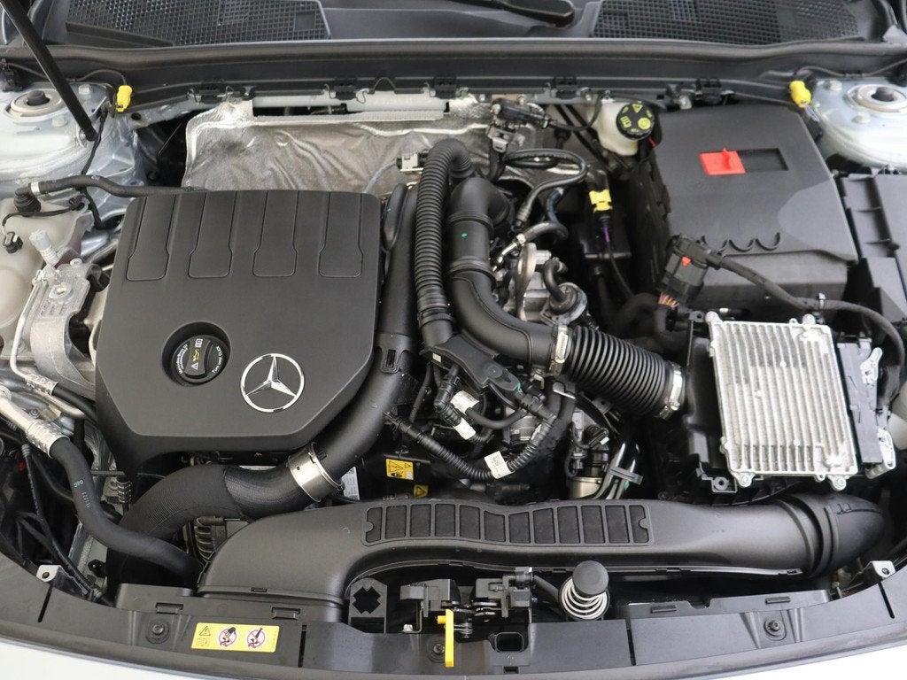 Mercedes-Benz A-klasse 180 AMG Line / Stoelverwarming / Acht, Auto's, Mercedes-Benz, 136 pk, Gebruikt, 4 cilinders, Origineel Nederlands