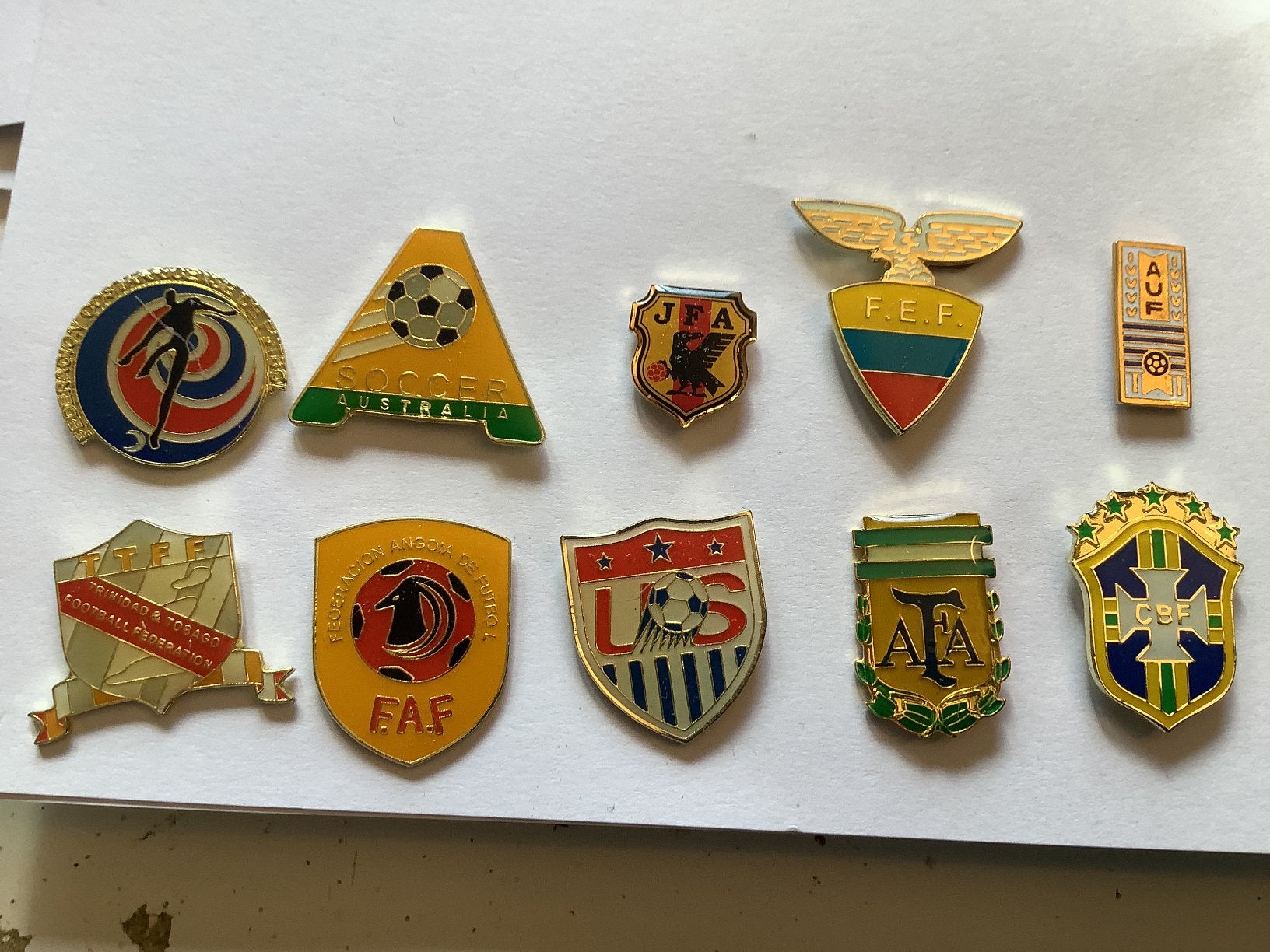 10 pins voetbalbonden buiten europa, Verzamelen, Ophalen of Verzenden, Zo goed als nieuw, Buitenlandse clubs
