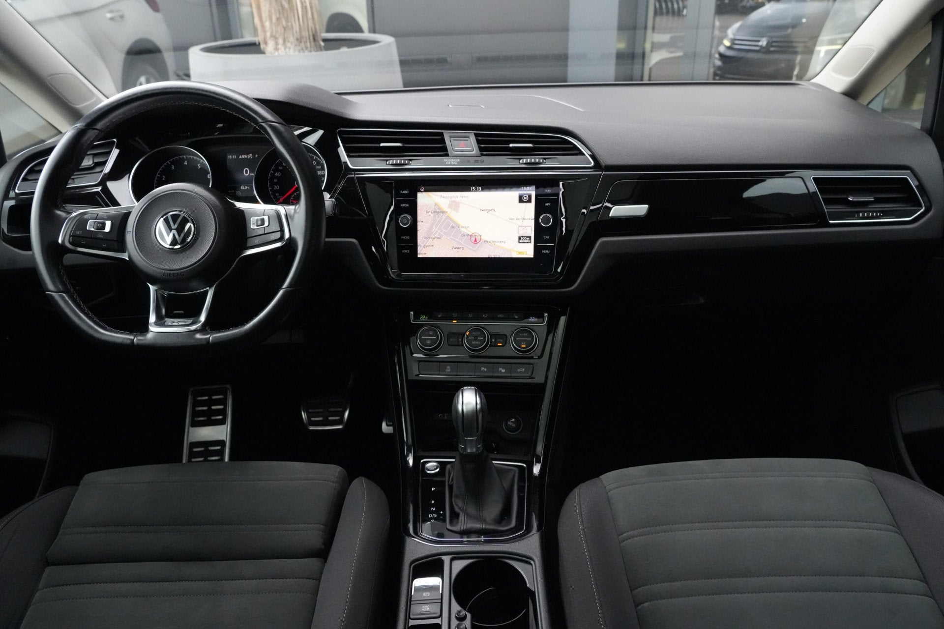 Volkswagen Touran 1.8 TSI Highline Business R 7p | 180pk | P, Gebruikt, 4 cilinders, 1462 kg, 179 pk