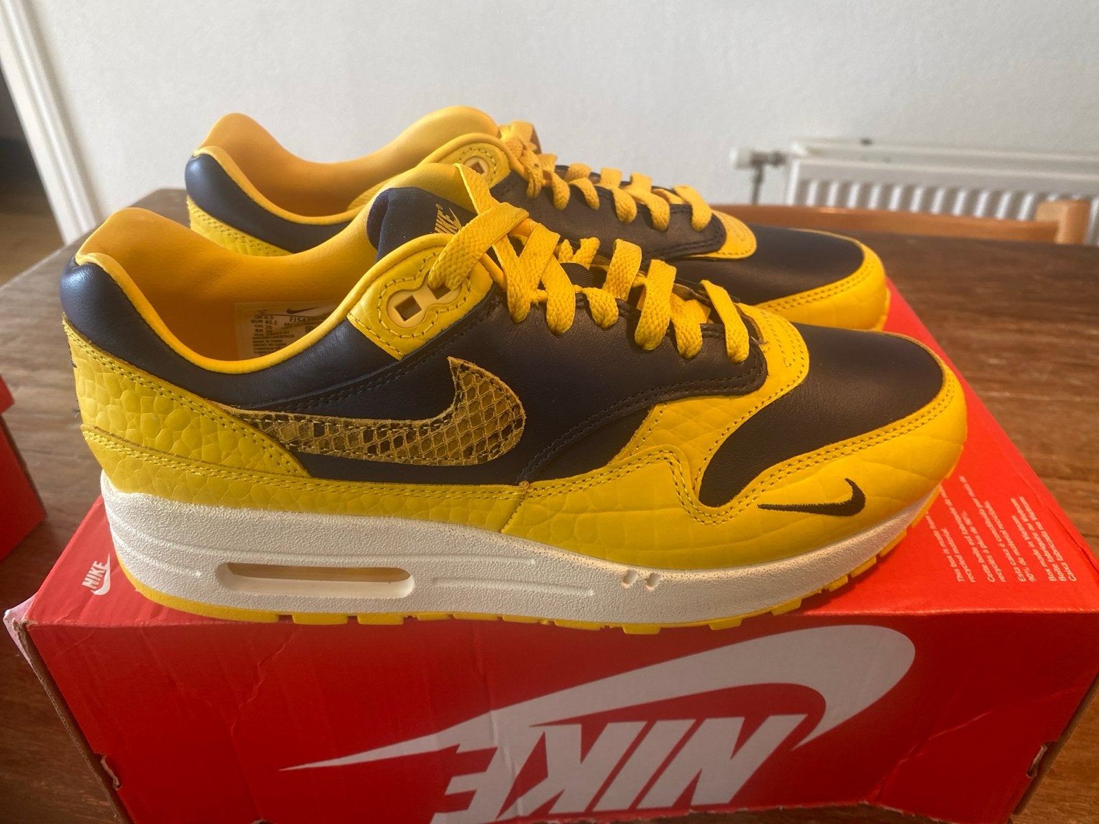 Nike Air Max 1 PRM Midnight Navy Varsity Maize, Ophalen of Verzenden, Nieuw, Blauw, Sneakers of Gympen