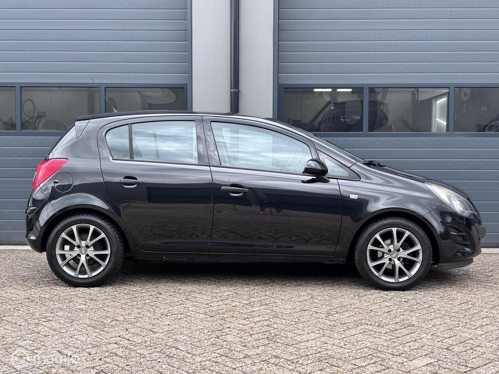 Opel Corsa 1.4-16V Berlin 5 DRS/BWJ 2014, Auto's, Voorwielaandrijving, Euro 5, 4 cilinders, Bedrijf