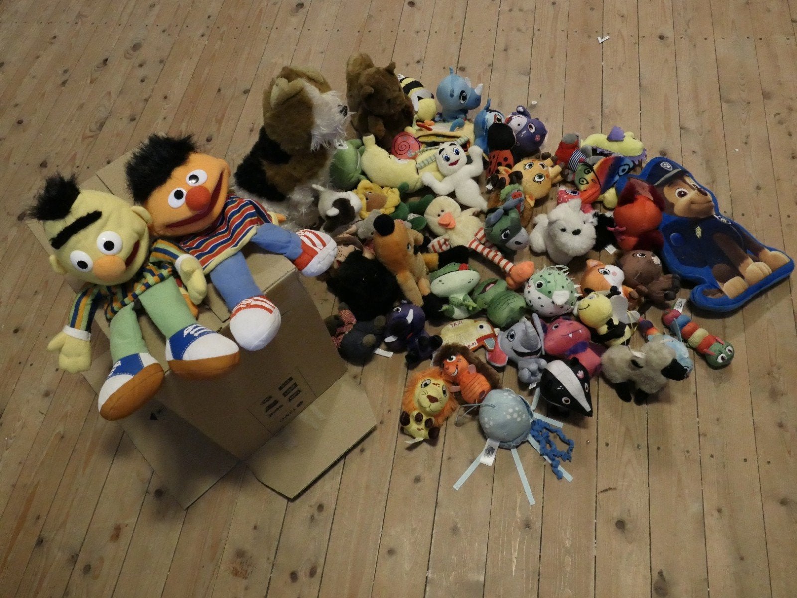 Grote collectie knuffels, waaronder Bert en Ernie handpoppen, Ophalen, Gebruikt, Overige merken, Overige karakters