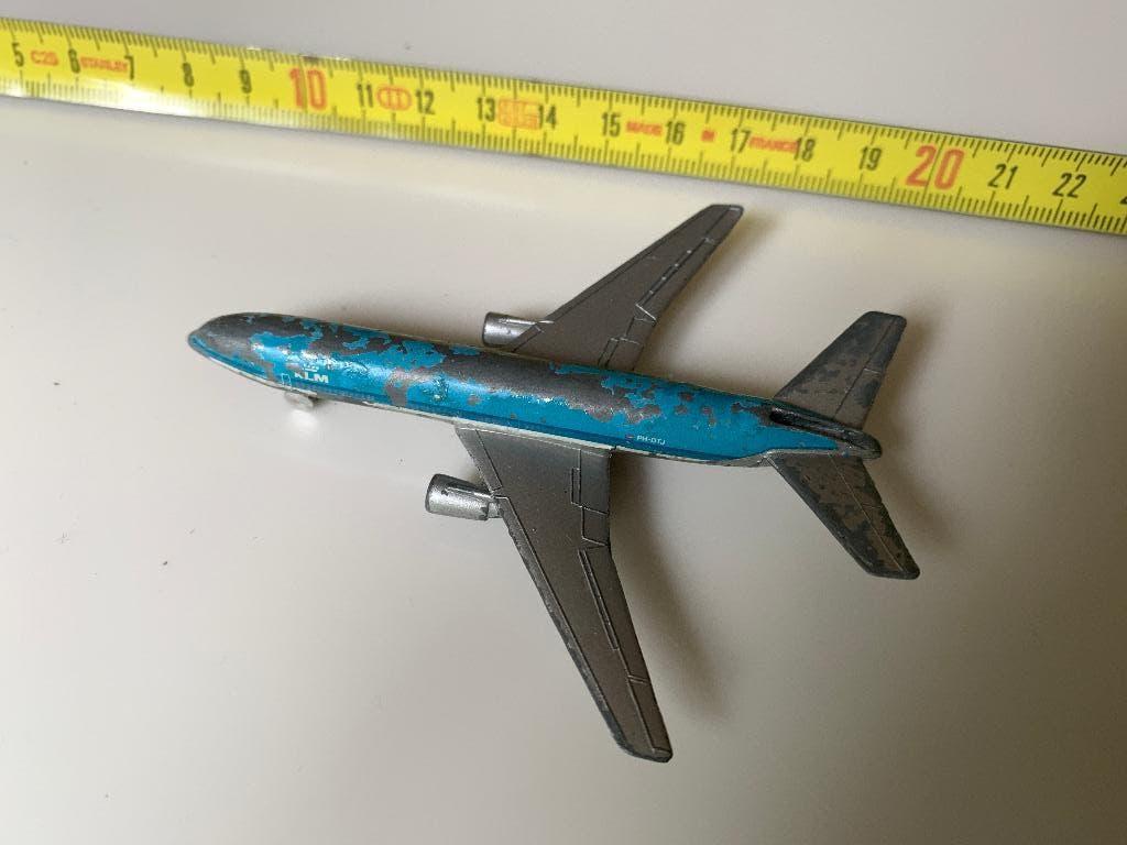 Vintage speelgoed metalen KLM Vliegtuig Douglas DC10, Overige merken, 1:144 tot 1:200, Gebruikt, Ophalen of Verzenden