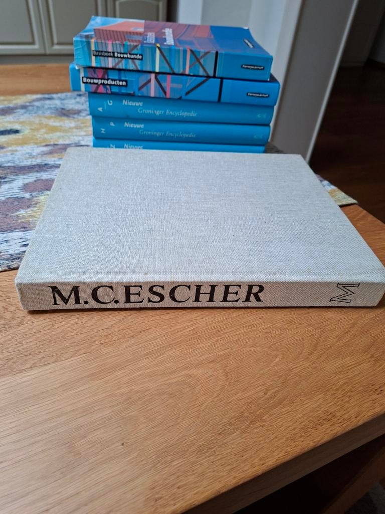 Leven en werk van M.C.Escher, Ophalen, Zo goed als nieuw, Schilder- en Tekenkunst, Diverse auteurs