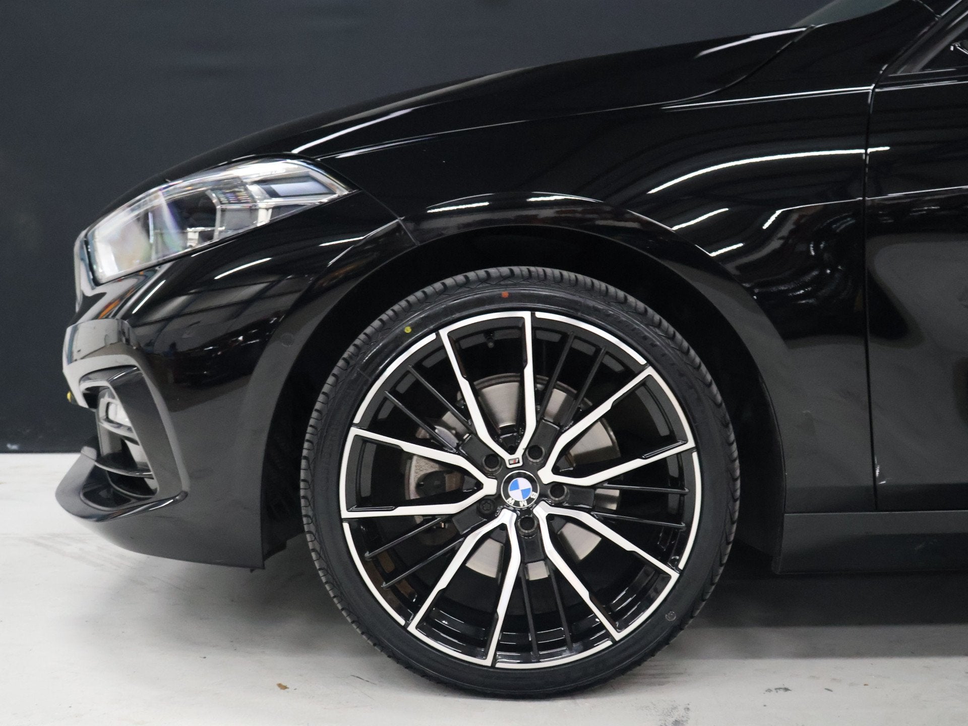 BMW 1-serie 118i Executive Edition [ADAPTIVE CRUISE, SPORT L, Auto's, Dealer onderhouden, Stof, Gebruikt, Zwart