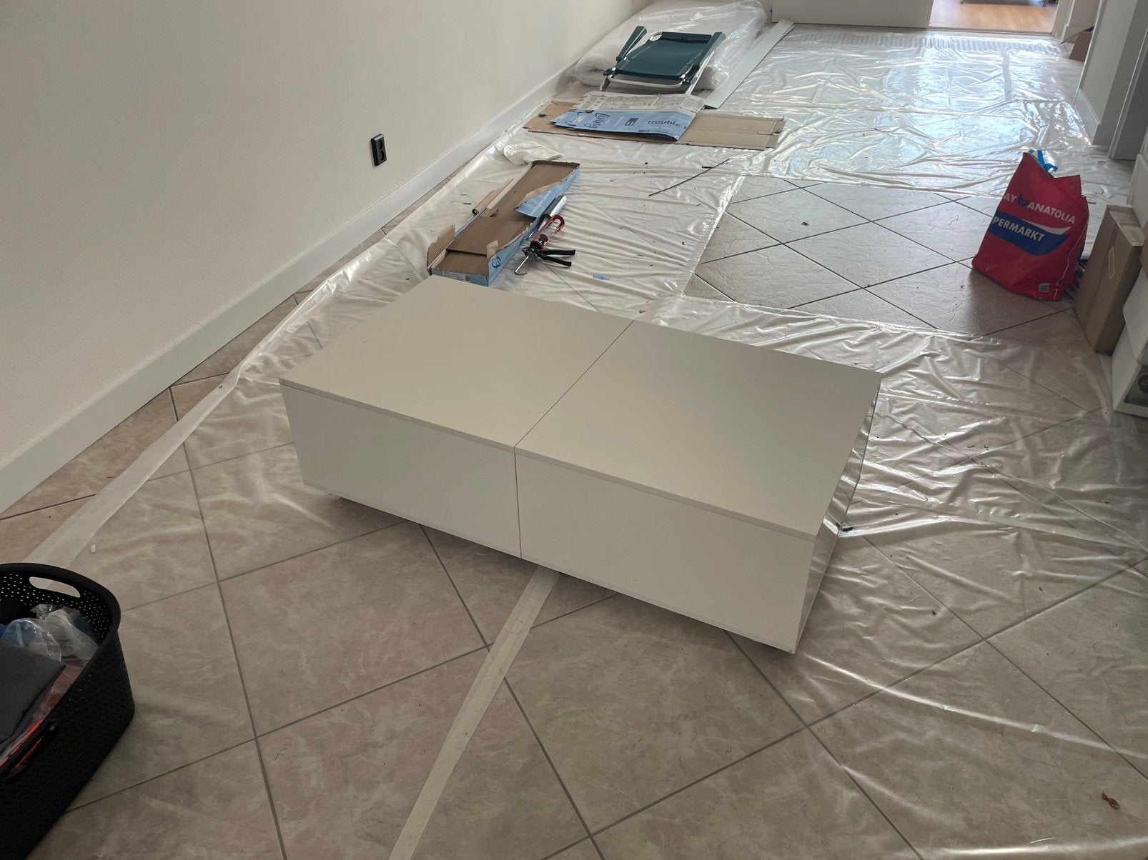 Salon tafel, met draaiwielen., Ophalen, Zo goed als nieuw, Minder dan 10 m², Laminaat
