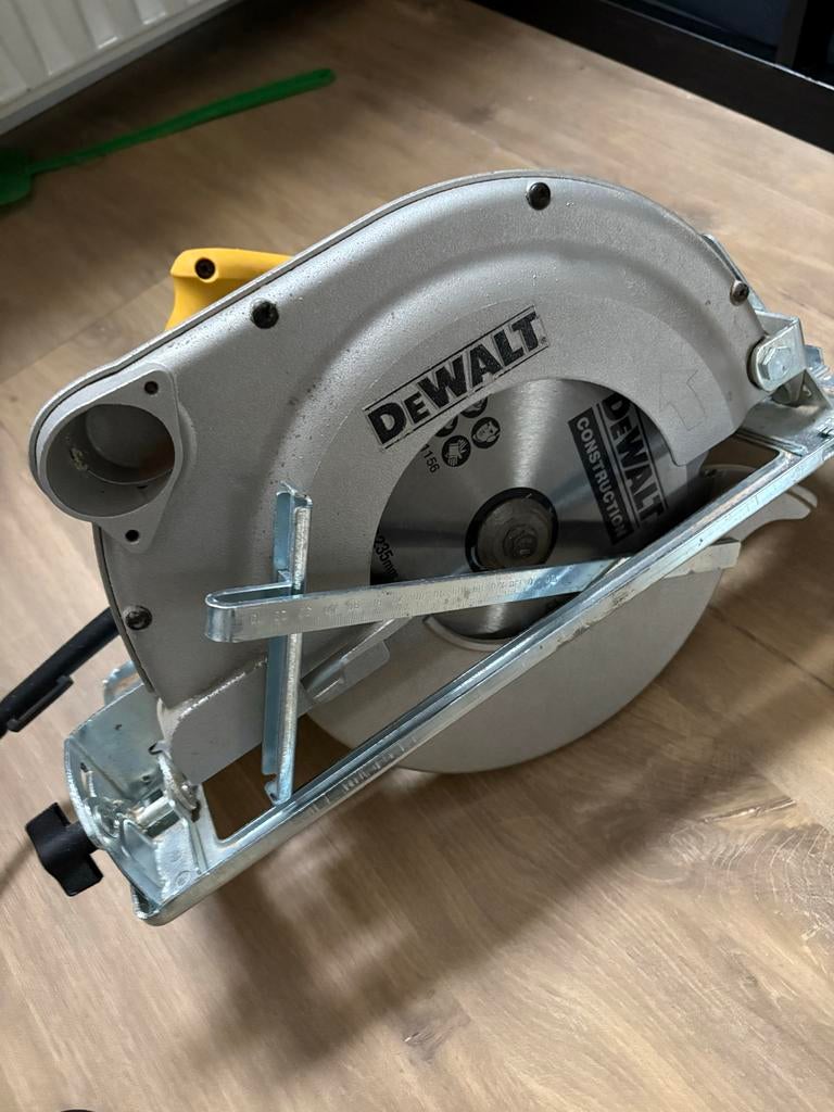 DeWalt D23700-QS cirkelzaag 235mm, Ophalen, Gebruikt, Cirkelzaag, 70 mm of meer
