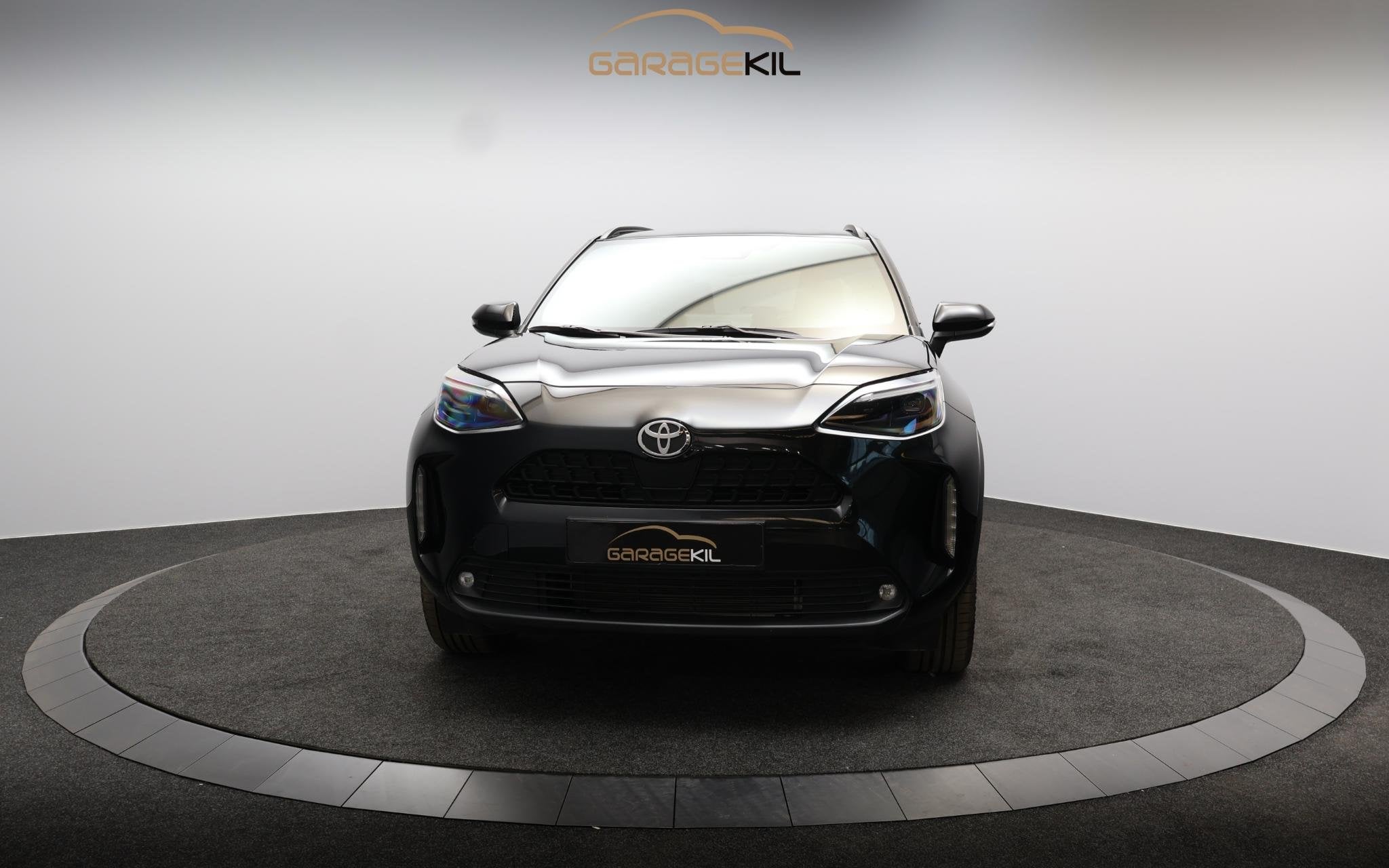 Toyota Yaris Cross 1.5 Hybrid 130 Team D Dealer Onderh / Cam, Auto's, 1195 kg, Gebruikt, Leder en Stof, Zwart