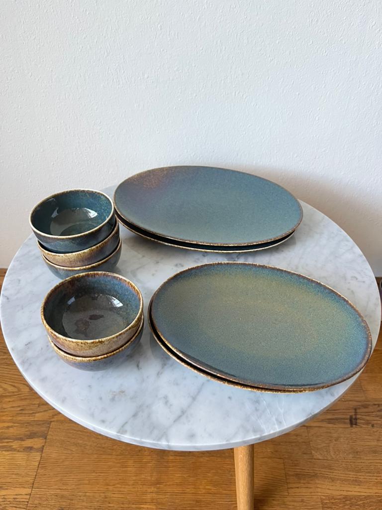 Bonbistro Servies: 4 borden en 5 kommen, blauw/groen, Huis en Inrichting, Keuken | Servies, Ophalen, Keramiek, Zo goed als nieuw