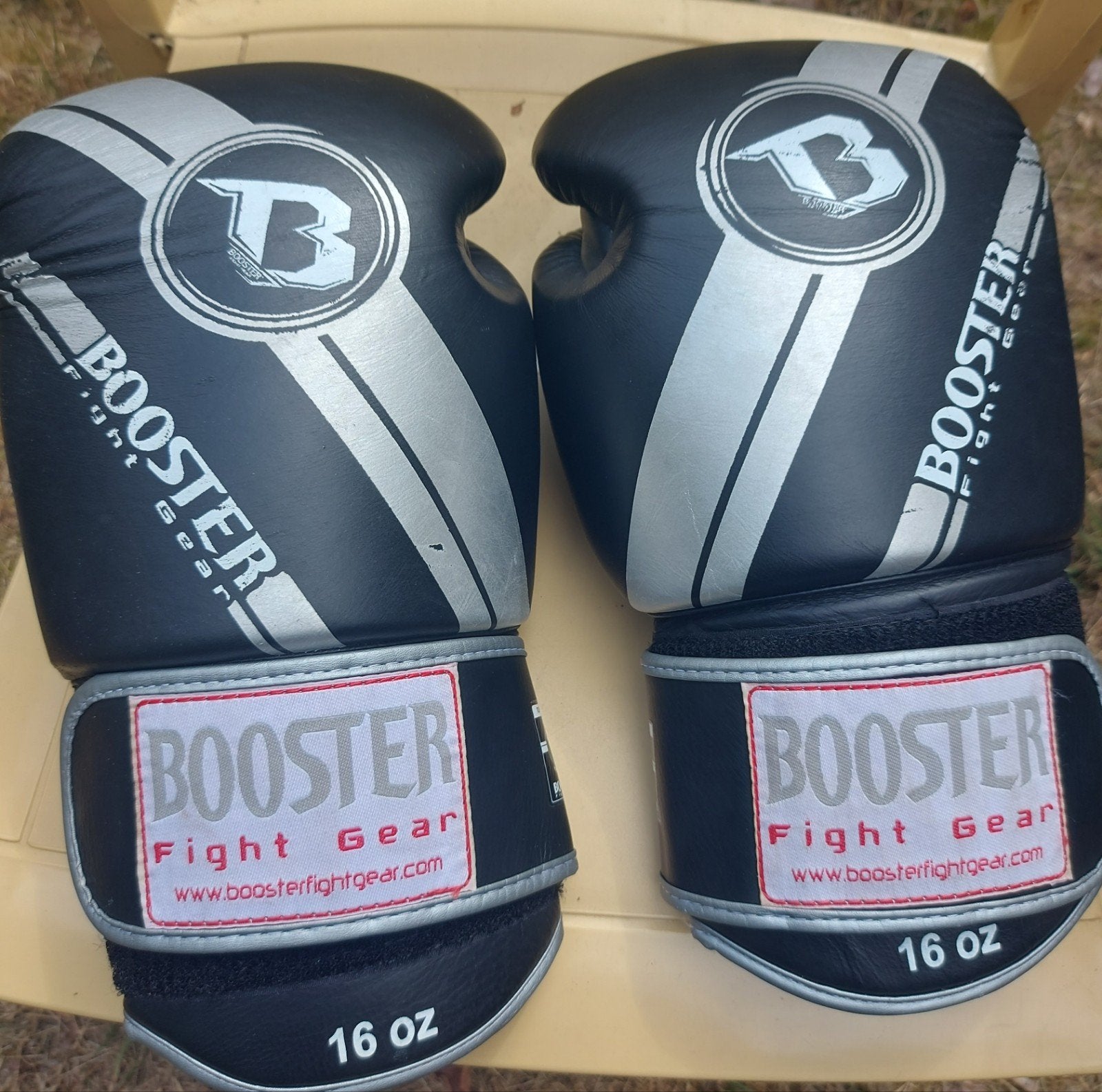 Een paar z.g.a.n. bokshandschoenen. Merk Booster, Maat XS of kleiner, Ophalen of Verzenden, Zo goed als nieuw, Overige