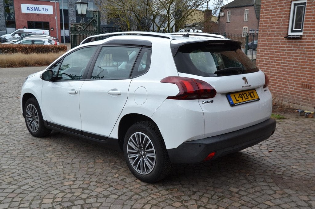 Peugeot 2008 1.2 PureTech Active - Airco - Navigatie+camara, Stof, 1199 cc, 610 kg, Wit