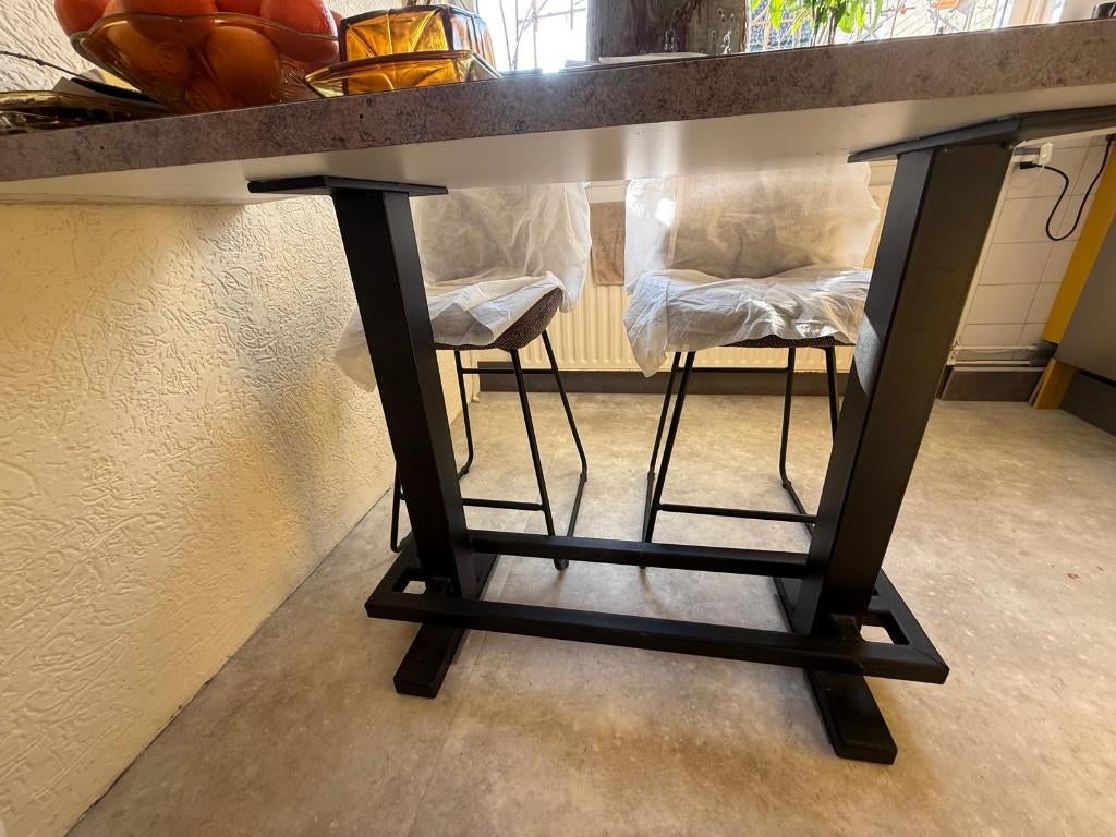 Stalen onderstel 85 cm hoog voor halfhoge eetbar / bartafel, Ophalen, Zo goed als nieuw