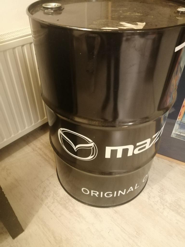 GROOT ORIGINEEL MAZDA OLIE VAT 90X60 CM MOOIE STAAT., Verzamelen, Merken en Reclamevoorwerpen, Ophalen, Verpakking, Zo goed als nieuw
