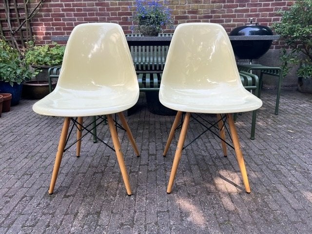 2 DSW Eemes style Eiffel chairs, Huis en Inrichting, Stoelen, Twee, Overige kleuren, Zo goed als nieuw, 2 DSW Eemes style Eiffel chairs