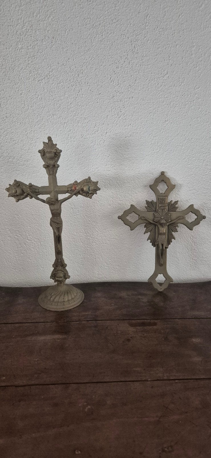 Set van 2 koperen Kruisbeelden - Religieuze Kunst, Antiek en Kunst, Antiek | Religie, Ophalen of Verzenden