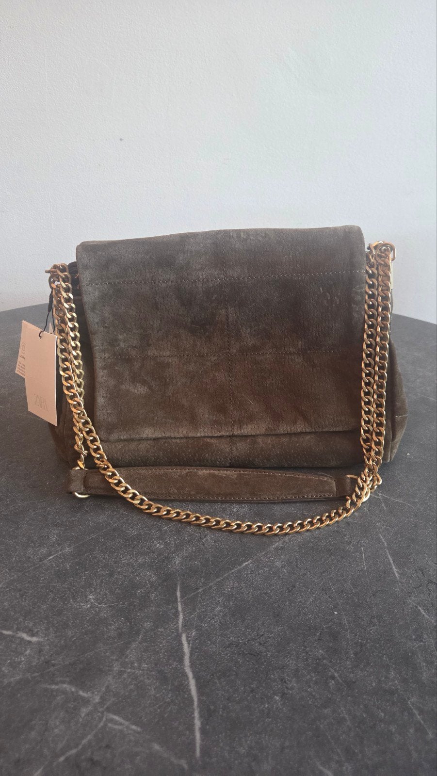 Viral en uitverkochte Zara suède schoudertas met goudkleurig, Overige merken, Verzenden, Nieuw, Leer