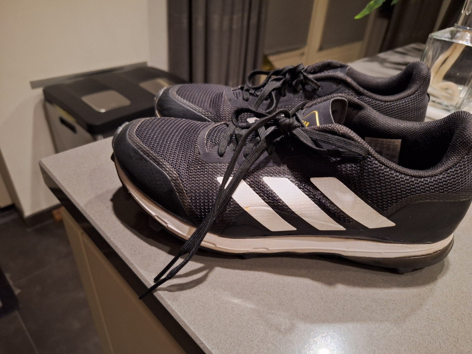 Adidas Hockey schoenen maat 40.5, Ophalen of Verzenden, Zo goed als nieuw, Schoenen