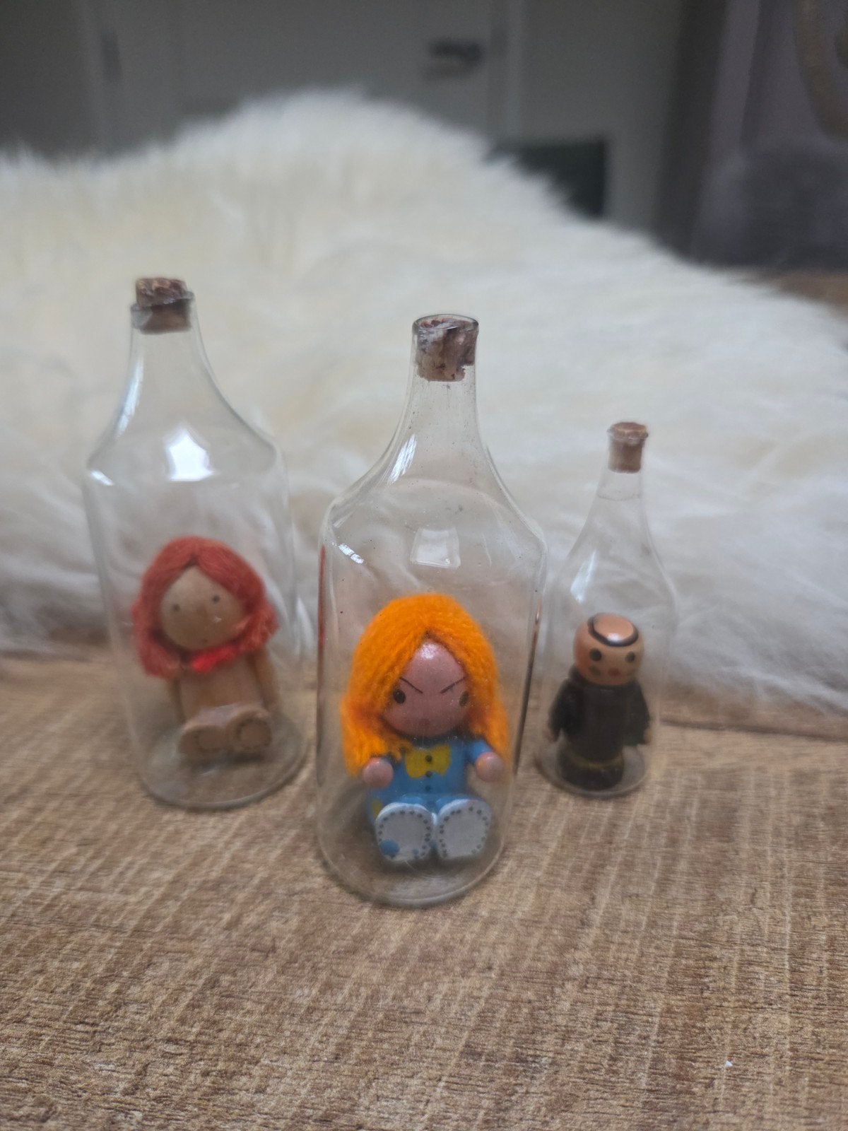 Vintage miniatuur glazen flesjes met retro poppetjes, Ophalen of Verzenden