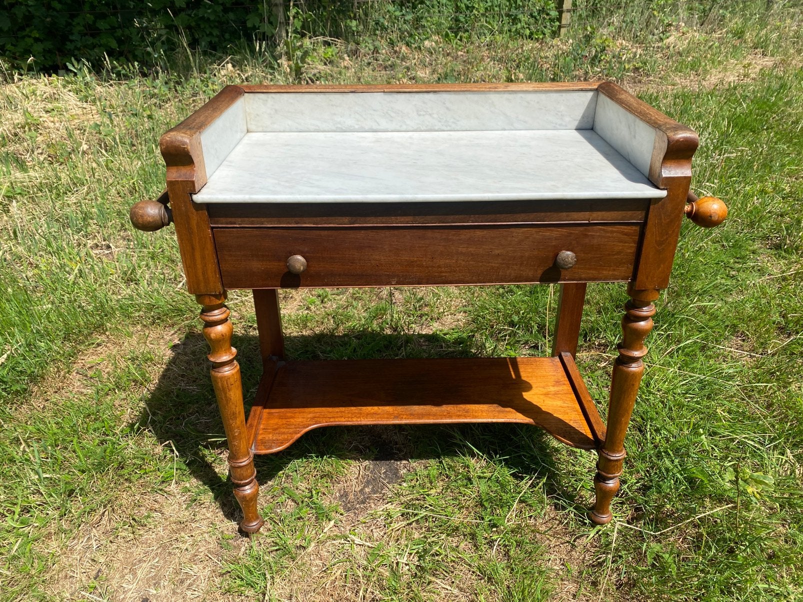 Antieke wastafel met marmeren blad, Ophalen