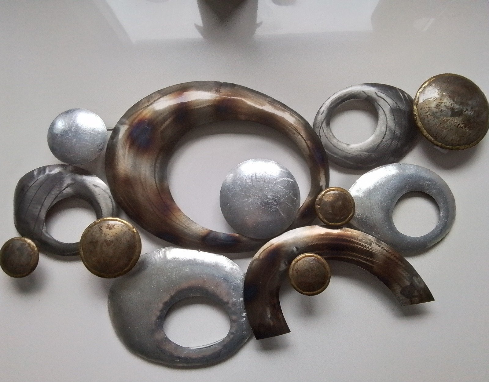 Metalen wanddecoratie - 70x40 cm - Modern design, Metaal, Wandsculptuur, Gebruikt, Meerkleurig
