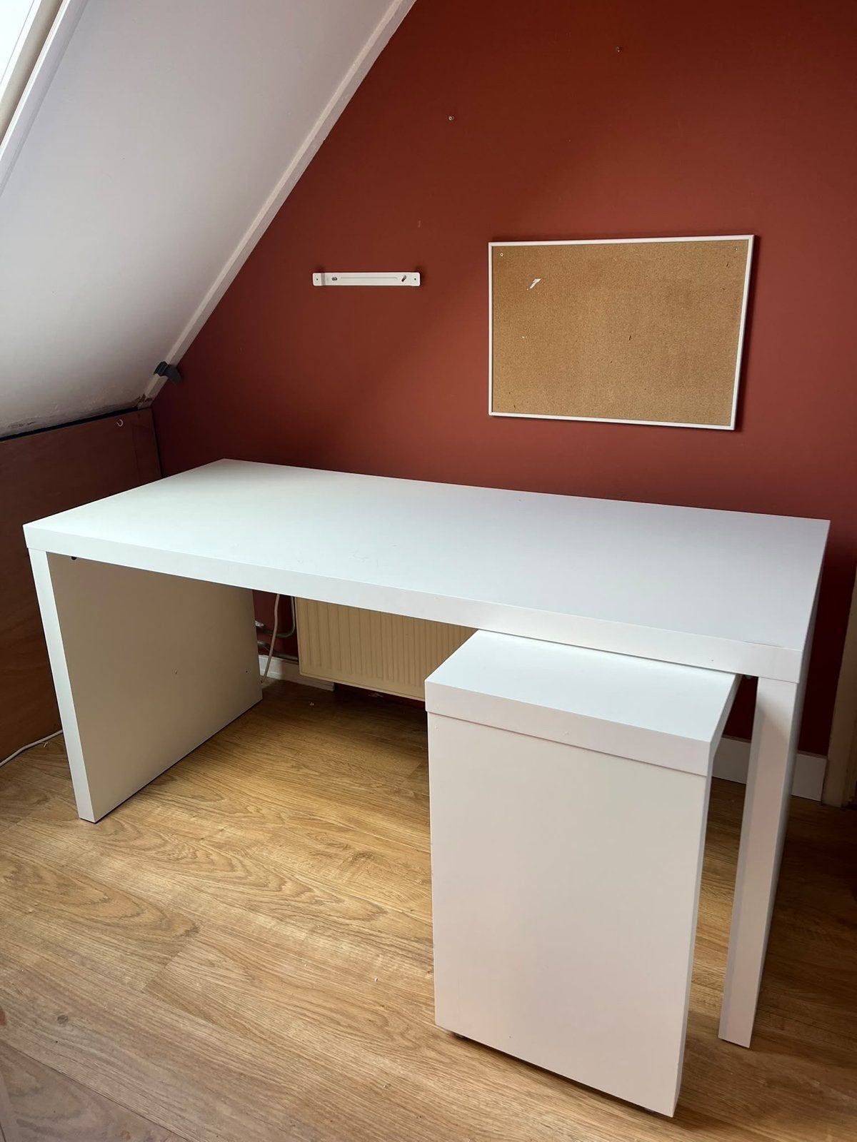 Ikea malm bureau met uitschuifbaar zijblad, Ophalen, Opbergruimte, Gebruikt, Spaanplaat of MDF