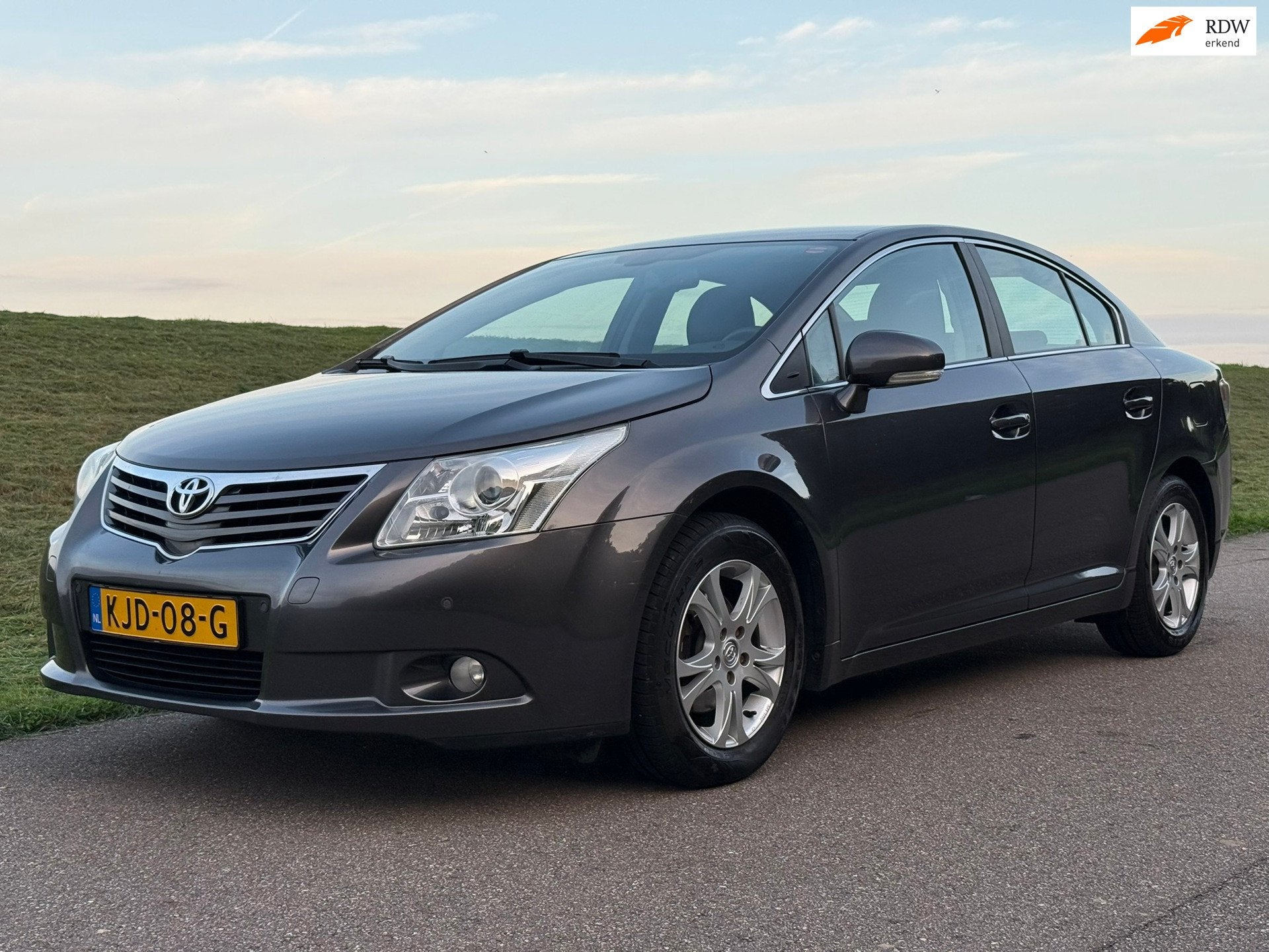Toyota Avensis 1.8 VVTi Business | Navi | Automaat | Leder |, Auto's, 15 km/l, Zwart, 4 cilinders, Leder