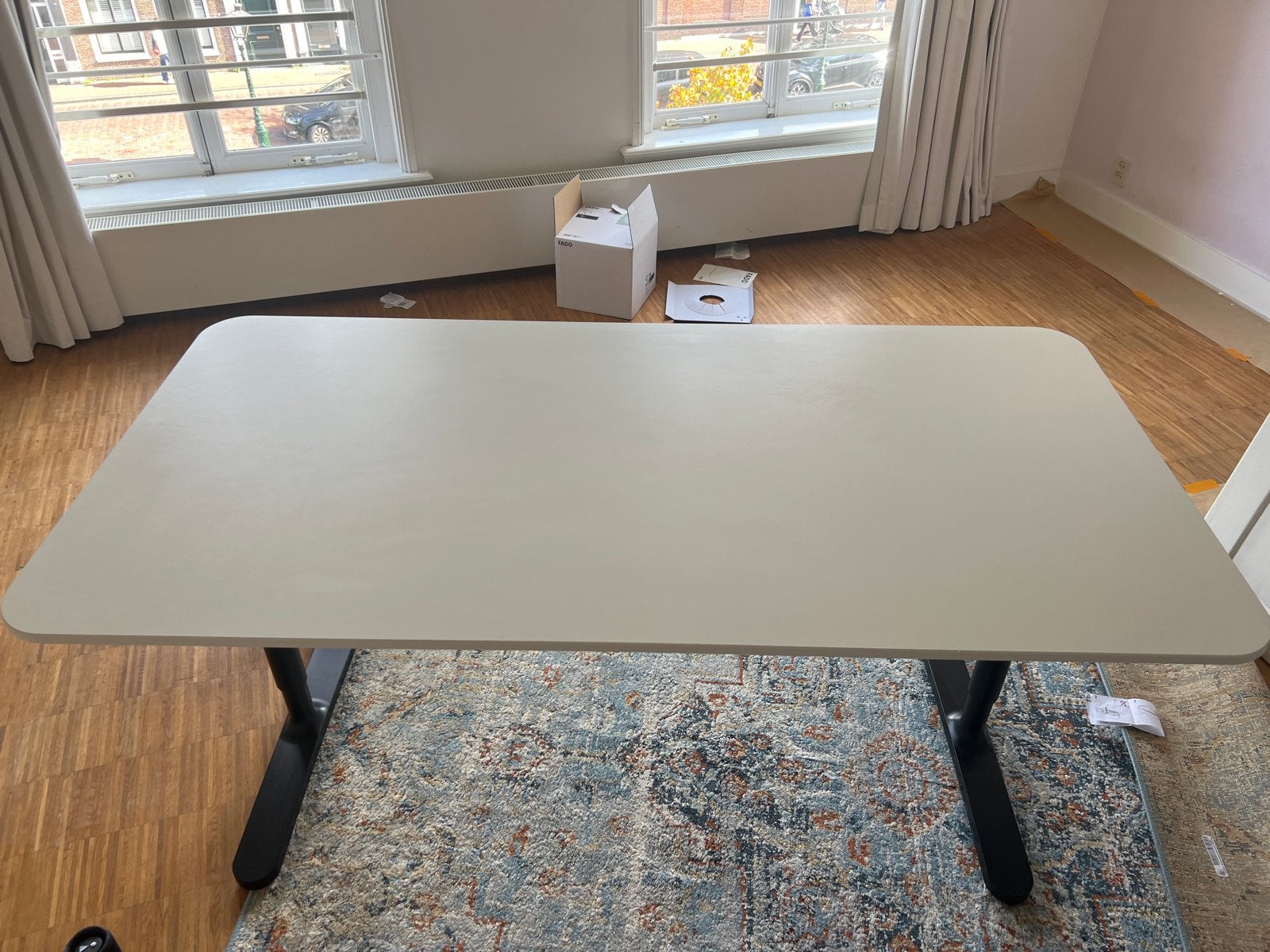 IKEA BEKANT Bureau - Wit, in hoogte verstelbaar, Ophalen, 50 tot 100 cm, 150 tot 200 cm, Zo goed als nieuw