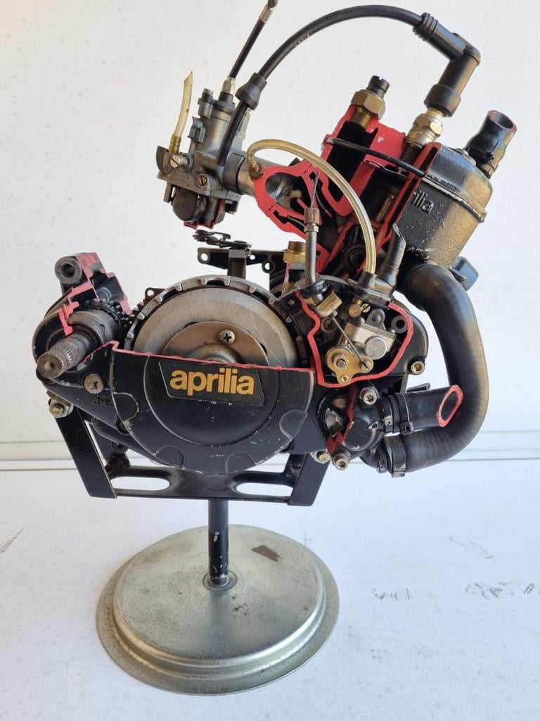 Aprilia blok opengewerkt, Ophalen