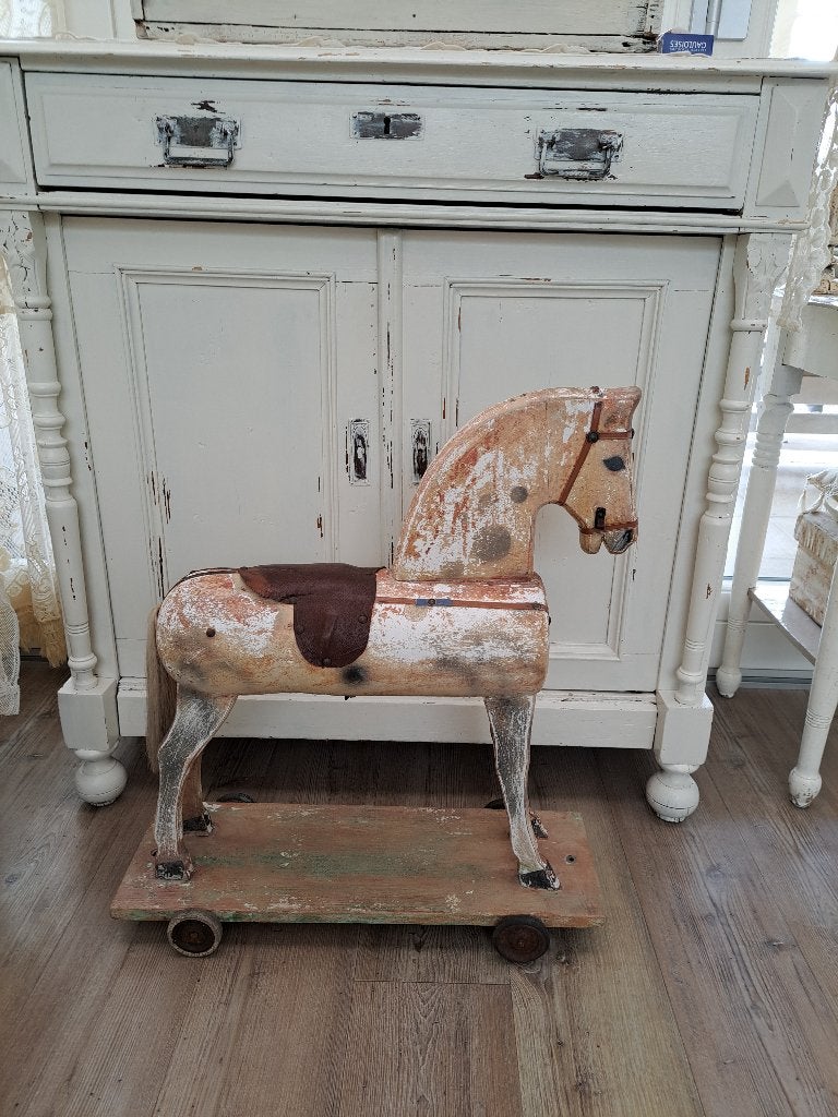 Mooi brocante paard, mooi in een brocant inrichting. Hoog 69, Ophalen