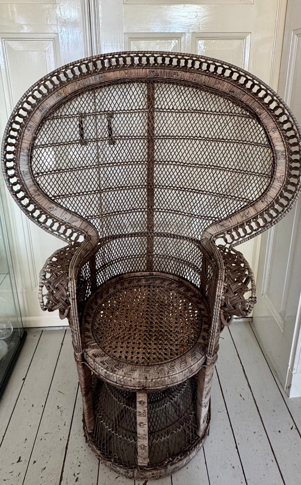 Grote vintage Emanuelle boho rotan pauwenstoel fauteuil, Ophalen, Bruin, Eén