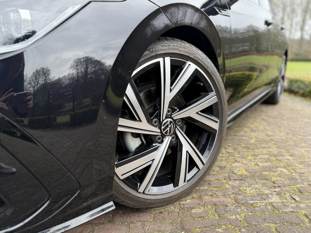 Volkswagen Golf Variant 1.5 eTSI R-Line | Pano | IQ-Light |, Auto's, Volkswagen, Stof, 700 kg, Zwart, Origineel Nederlands