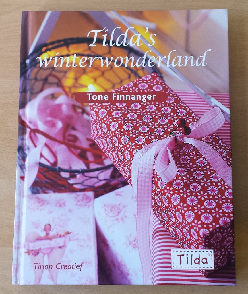 Kerstmis - Tilda's Winterwonderland - Tone Finnanger - 2010, Boeken, Hobby en Vrije tijd, Ophalen of Verzenden, Gelezen, Borduren en Naaien