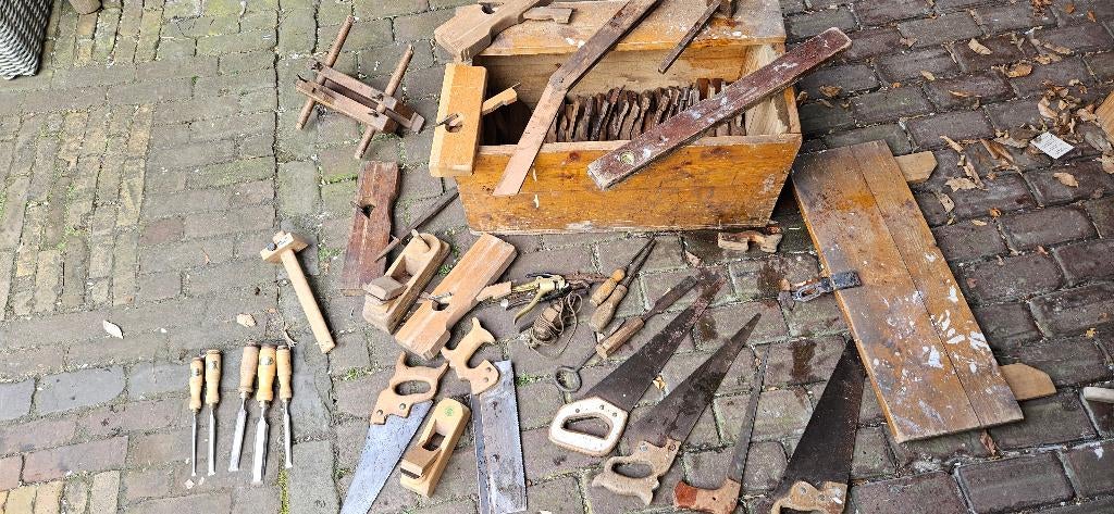 Grote zware kist gereedschap timmerman schaven beitels, Ophalen