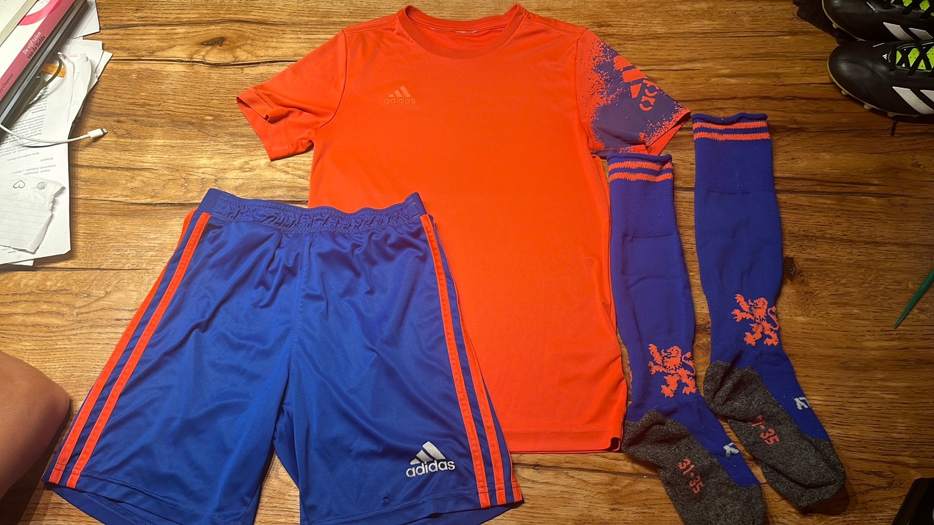Adidas voetbal setje 152, Kinderen en Baby's, Kinderkleding | Maat 152, Ophalen of Verzenden, Gebruikt, Jongen of Meisje, Sport- of Zwemkleding
