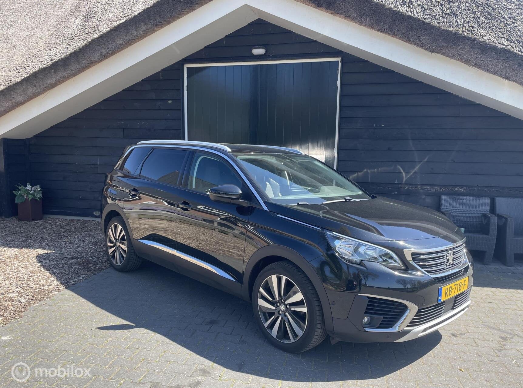 Peugeot 5008 1.2 PureTech Leder, Trekhaak, navigatie, Voorwielaandrijving, Gebruikt, 1199 cc, 1290 kg