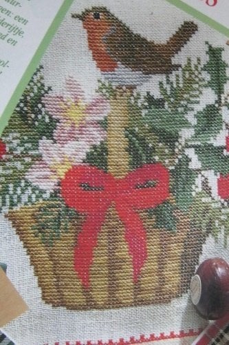 Borduurpatroon  Roodborstje op mand en Kerst / hartjes  9591, Verzenden, Nieuw, Handborduren, Patroon