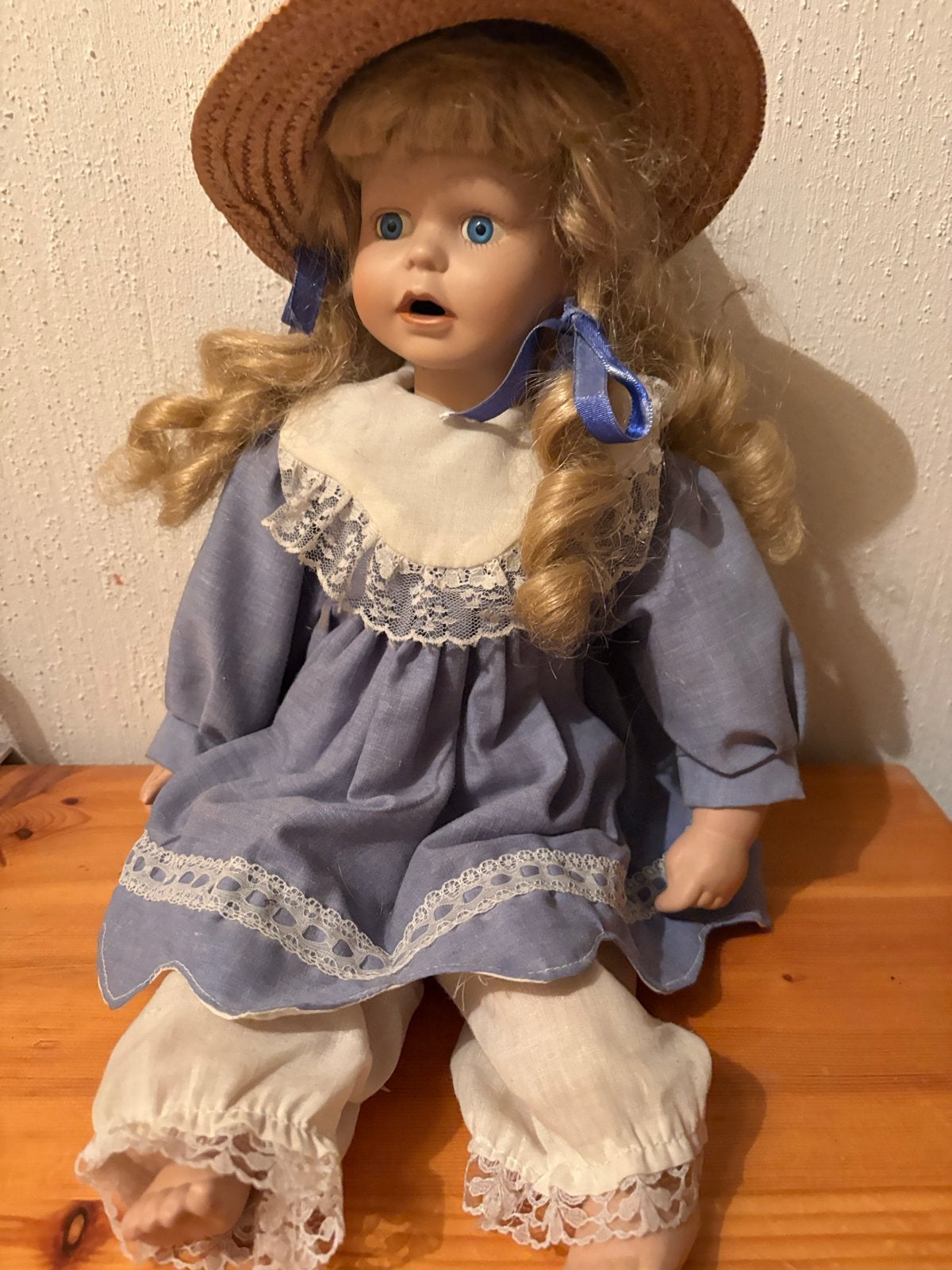 Antieke Stenen Pop met Blond Haar en Blauwe Ogen, Verzamelen, Ophalen of Verzenden, Zo goed als nieuw, Pop