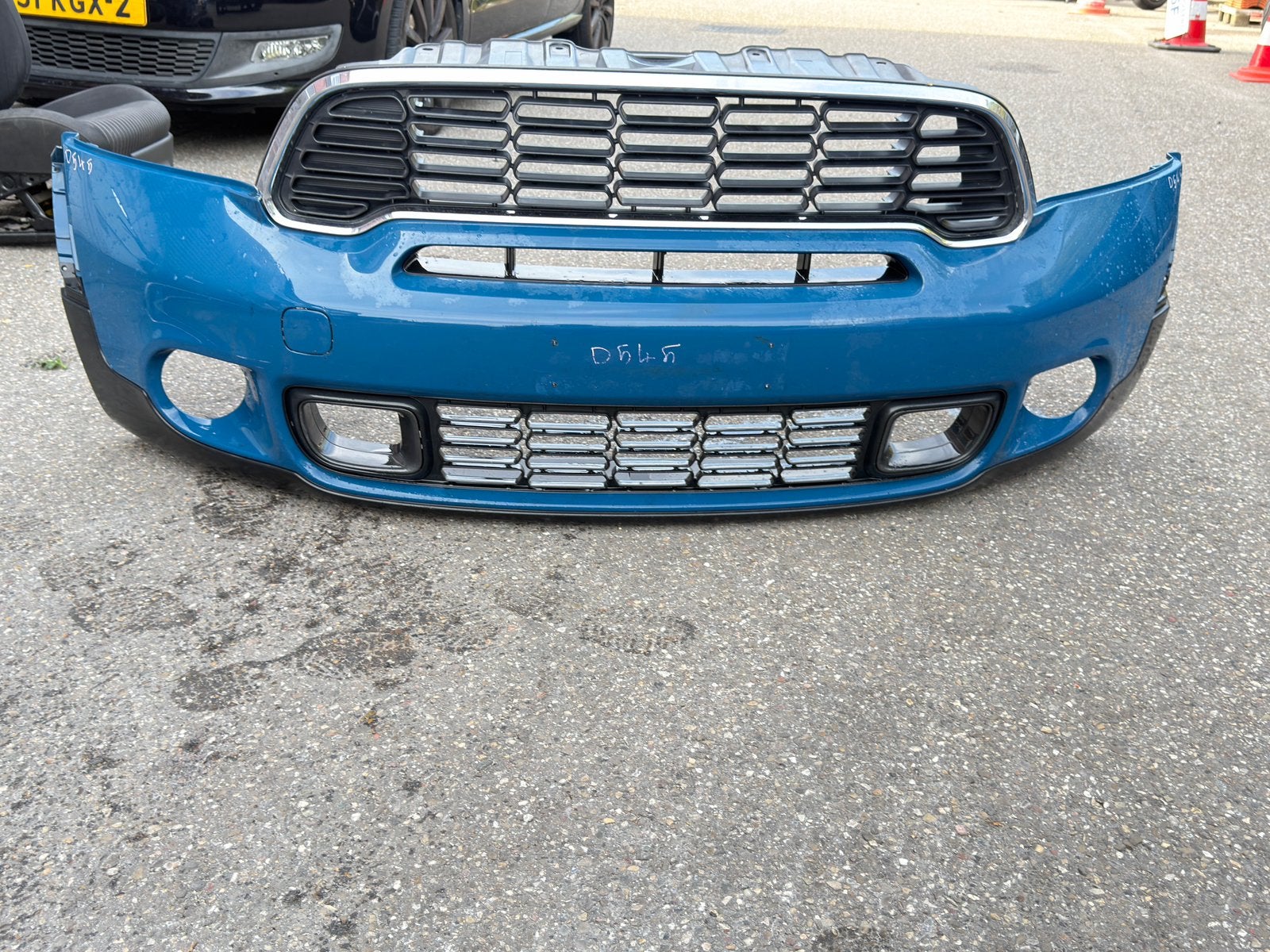 Mini cooper countryman s bumper met grill, Ophalen, Gebruikt, Duitsland, Voor