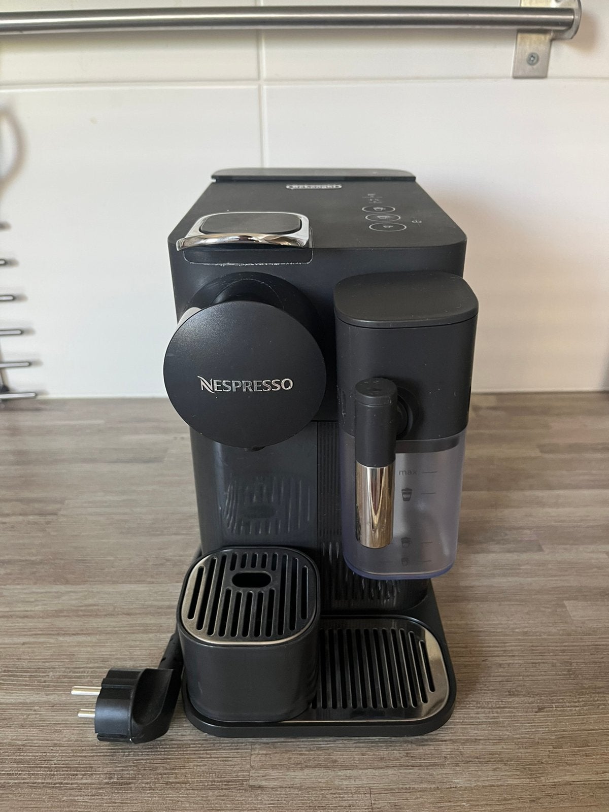 Nespresso mag weg voor klein prijsje, Ophalen, Koffiepads en cups, Gebruikt, Espresso apparaat