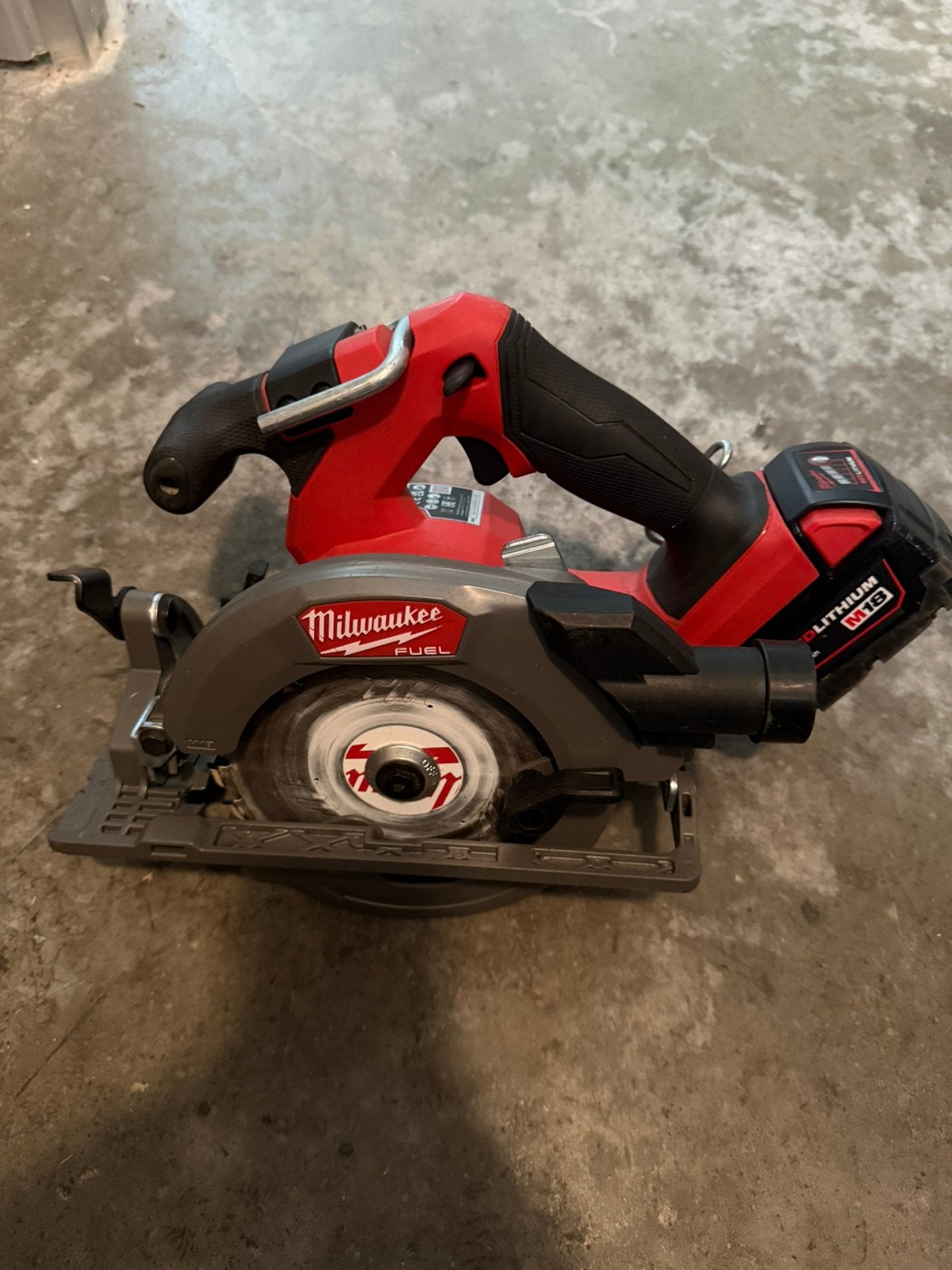 Milwaukee M18 FCS552 FUEL Accu Cirkelzaag 165 mm + 5.0Ah acc, Cirkelzaag, Ophalen of Verzenden, Zo goed als nieuw, 30 tot 70 mm