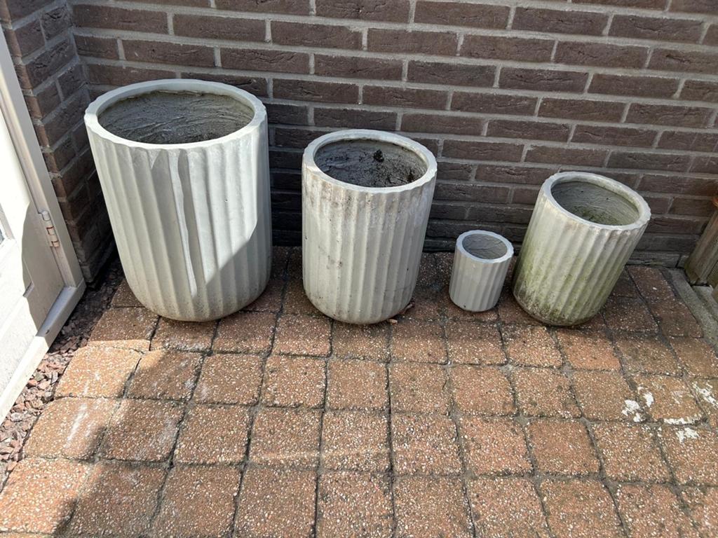 Set van 4 betonnen plantenbakken in verschillende maten, Ophalen, Gebruikt, 40 cm of meer, Rond