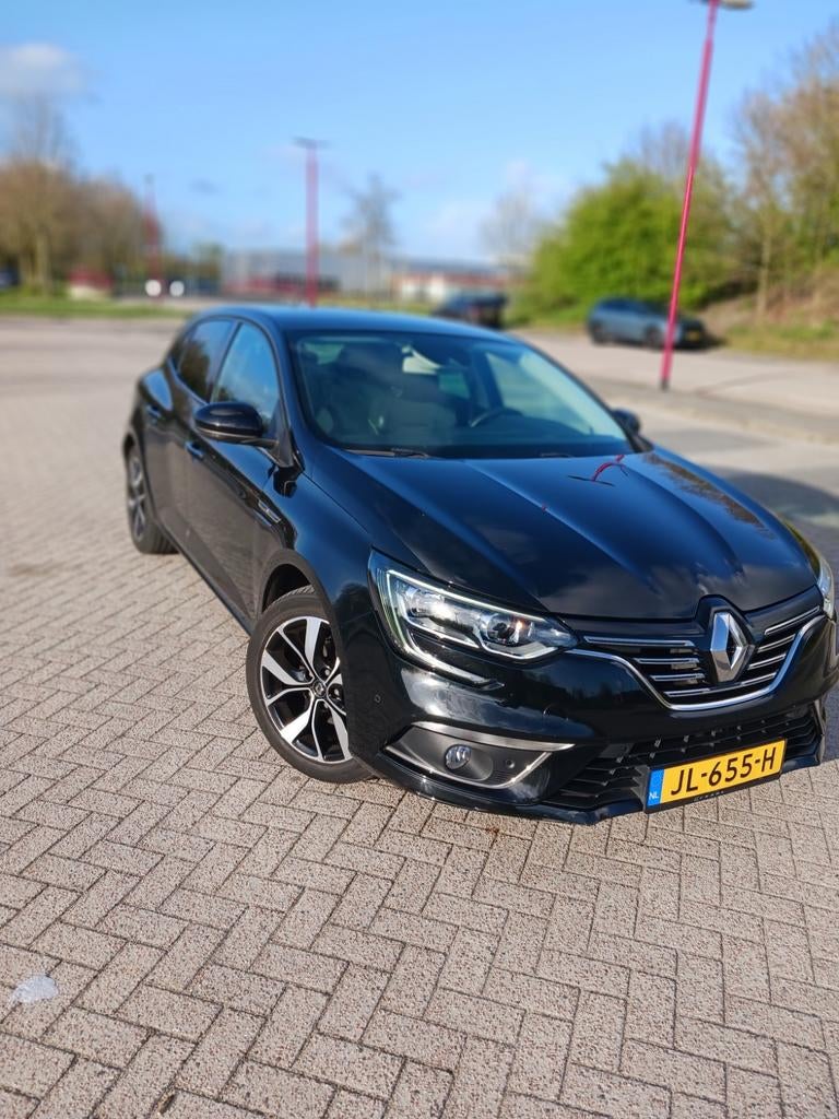 Renault Mégane Bose 1.2 16V 97KW HB 2016 Zwart, Auto's, Voorwielaandrijving, Zwart, 4 cilinders, Origineel Nederlands