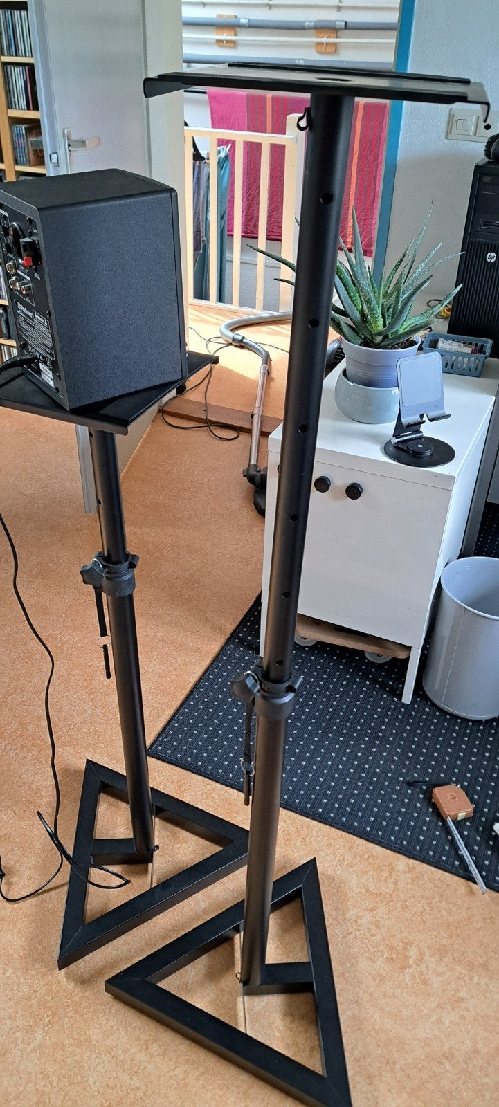 Millenium speaker stands (set van 2), Muziek en Instrumenten, Standaards, Ophalen of Verzenden, Zo goed als nieuw, Instrumentstandaard