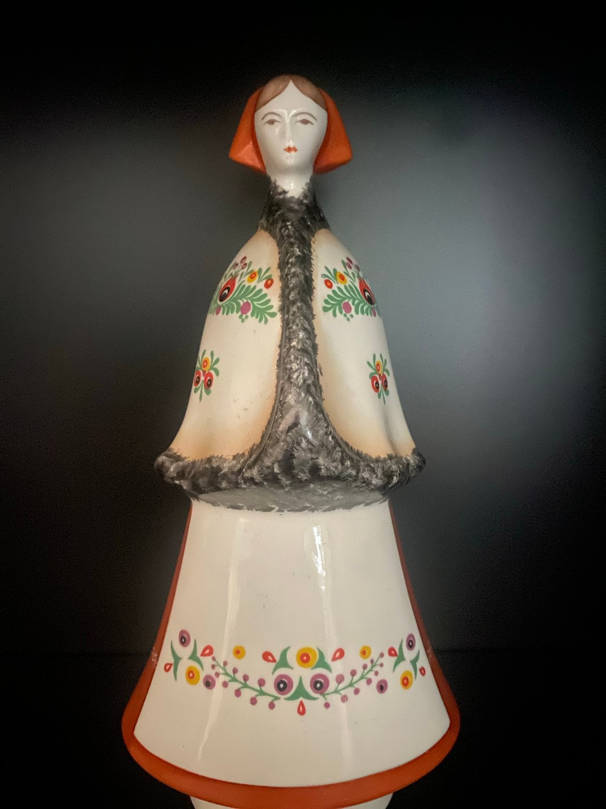 Vintage keramische pop in traditionele klederdracht, Ophalen